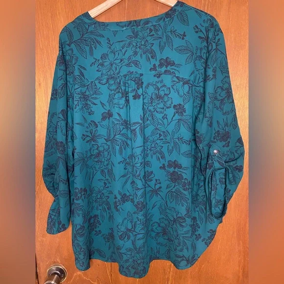 Maurice’s. 2x. Green Floral Polyester Garment - Picture 2 of 5
